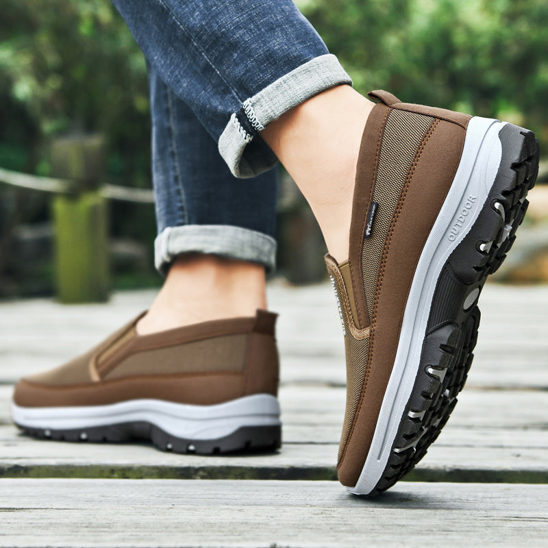 UnisexBreathable Sneakers – Comfortable Slip-On Casual Shoes for Spring and Autumn; Stylish, Lightweight Walking Shoes.